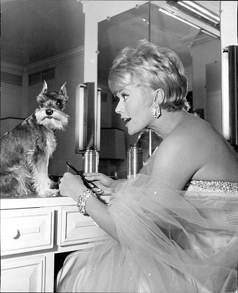 File:Janis Paige and Squeakie, 1960.jpg