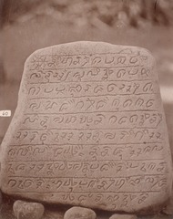 KITLV 87606 - Isidore van Kinsbergen - Inscribed stone at Kawali near Tjiamis - Before 1900.tif
