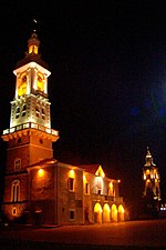 Миниатюра для Файл:Kamenetz-Podolsk City Hall at night.jpg