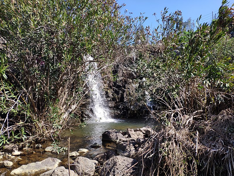 File:Katzrin Waterfall 3.jpg