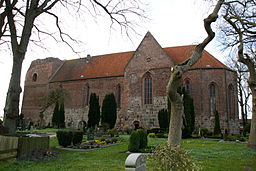 Kirche von Reepsholt (Niedersaxen). An den Giebeln des Querschiffes, ein Rundblenden mit Fischgrätenverband.13. Jahrhundert