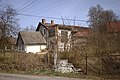 Čeština: Jeden z domů ve vesnici Kobyly u místní návsi, Liberecký kraj English: One of the buildings in the village of Kobyly near the local common, Liberec Region, CZ