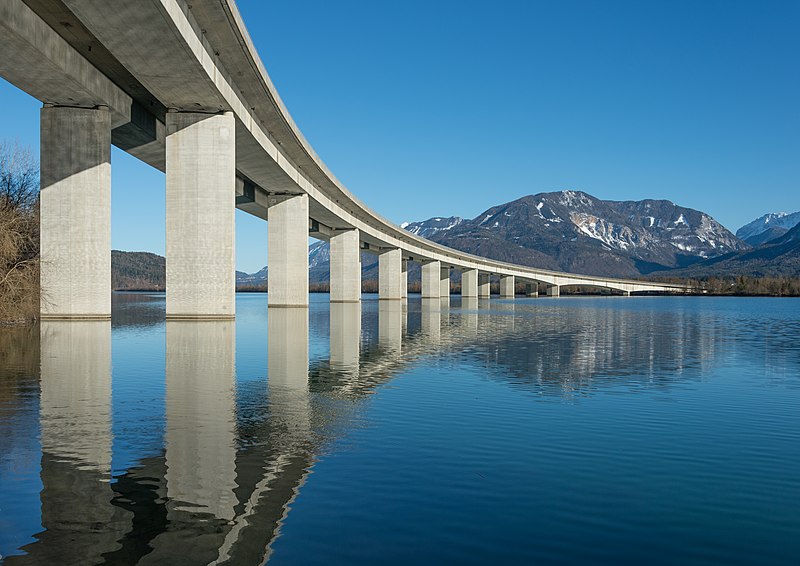 File:Koettmannsdorf Unterschlossberg Stausee und Strassenbruecke 03032015 0234.jpg