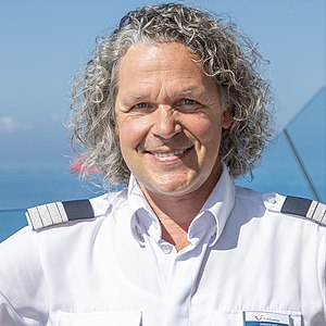 Kreuzfahrtdirektor Sönke Sieg 11-2021.jpg