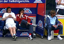 Željko Buvač (uprostřed) na fotografii z roku 2006 během angažmá v 1. FSV Mainz 05. Napravo sedí Jürgen Klopp, vlevo Stephan Kuhnert.