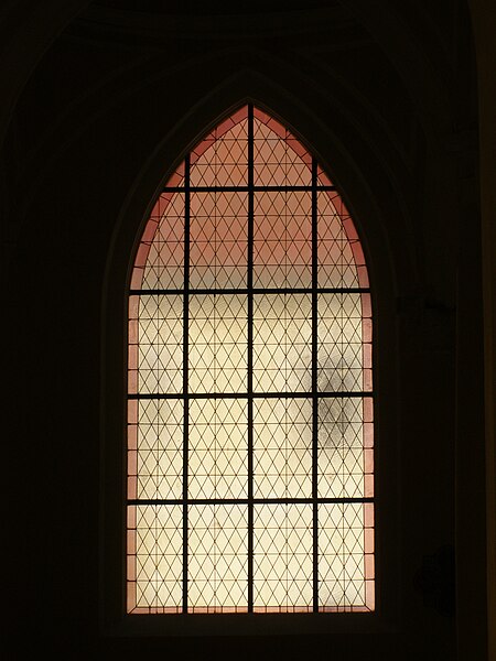 File:Kutná Hora, Sedlec, klášterní kostel, ochoz, okno 03.jpg