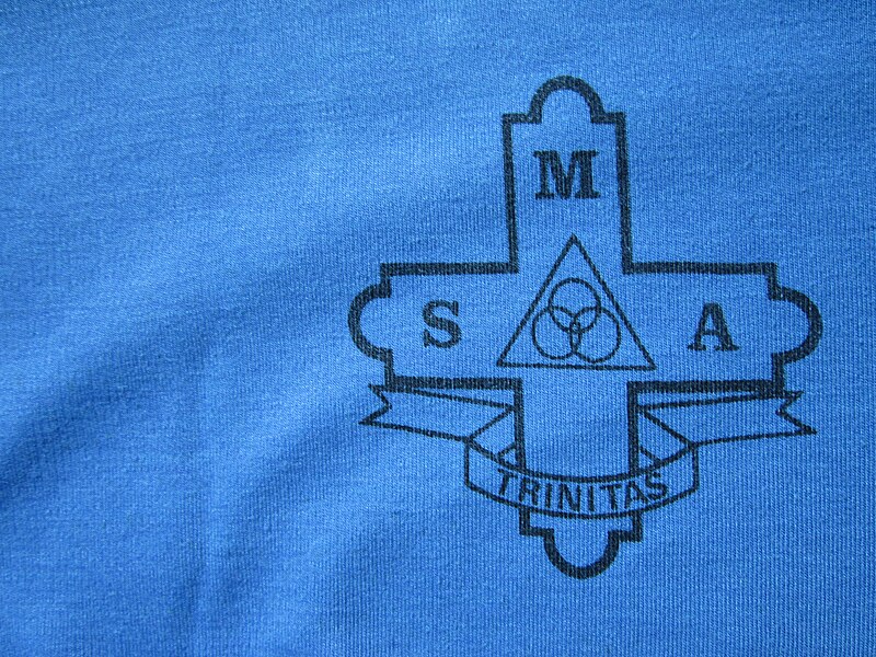 File:Lambang SMA Trinitas Baju OR Lama.JPG