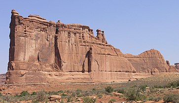 Large fin in Courthouse Towers area