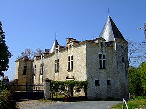 Le Poiré sur Velluire castle FR-85.JPG