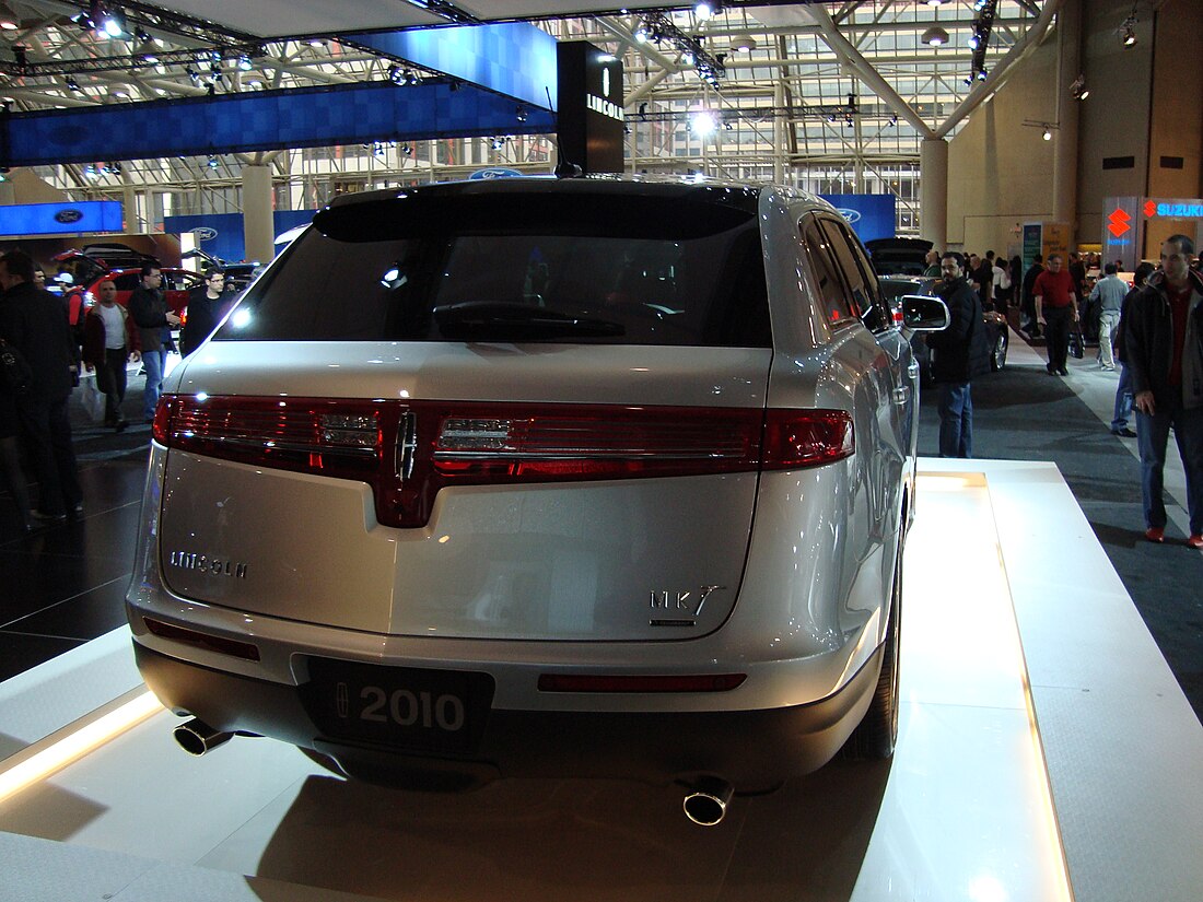 File:Lincoln MKT rear.jpg