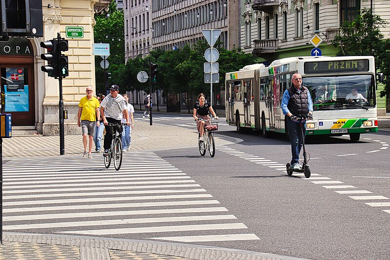 File:Ljubljana à vélo 32 (53438040845).jpg