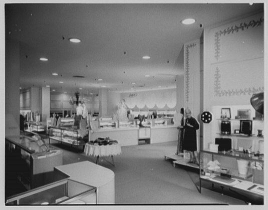 File:Lord & Taylor, business on White Plains Rd., Eastchester, New York. LOC gsc.5a28103.tif