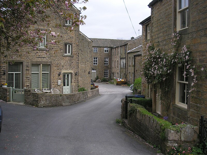 File:Lothersdale, View towards Dale End Mill - geograph.org.uk - 5382056.jpg