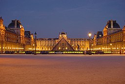 Louvre at night centered.jpg