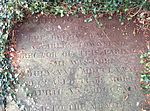 Lucy dan Charles keluarga townsend makam dibersihkan dari ivy di Thorpe Notts.jpg