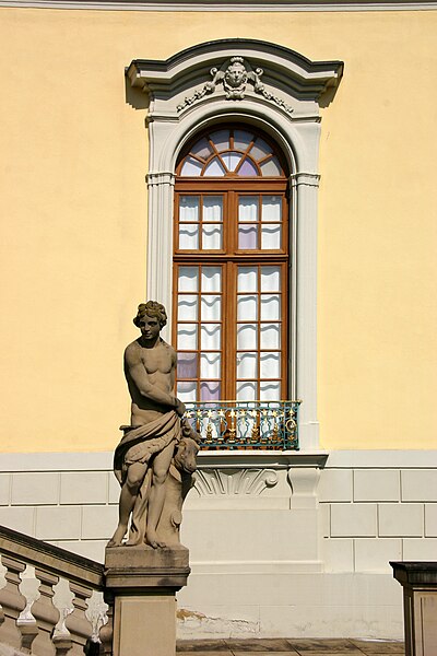 File:Ludwigsburg-Schlossgarten-18-Fenster-2009-gje.jpg