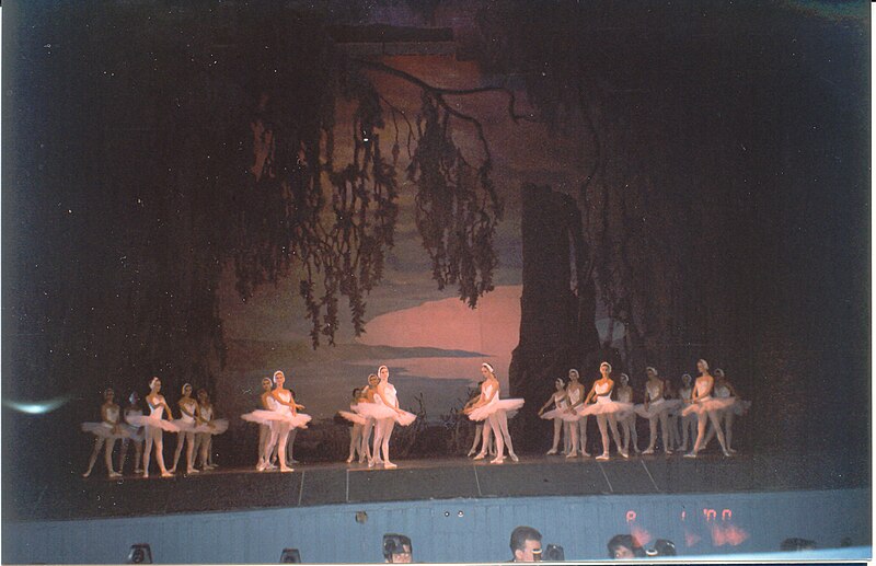 File:Magic Sankt Petersburg - it's culture - Marijnski Ballet 2.jpg