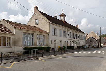 How to get to Sablonnières with public transit - About the place