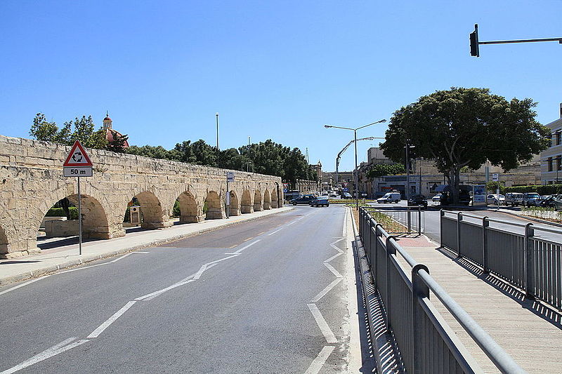 File:Malta - Birkirkara - Triq l-Imdina + aqueduct 02 ies.jpg