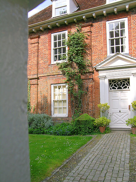 File:Manor House Princes Risborough Bucks Door & pilasters.JPG