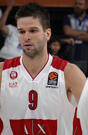 Mantas Kalnietis 9 AX Armani Exchange Olimpia Milan 20171130 (2) (cropped).jpg