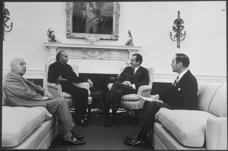 File:Meeting with the President of Pakistan in the Oval Office - NARA - 194749.tif
