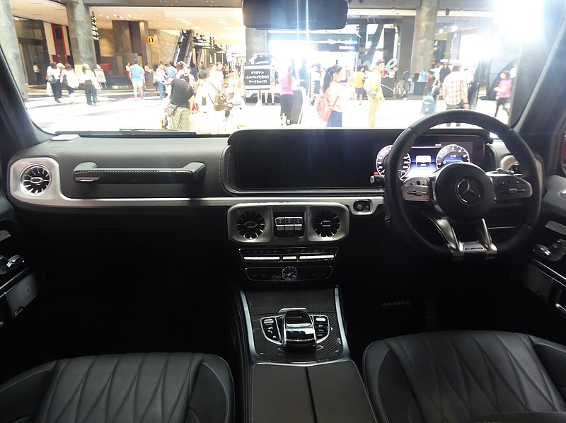 File:Mercedes-AMG G63 (W464) interior.jpg