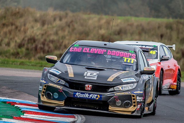 Michael Crees in The Clever Baggers with BTC Racing Honda Civic Type R