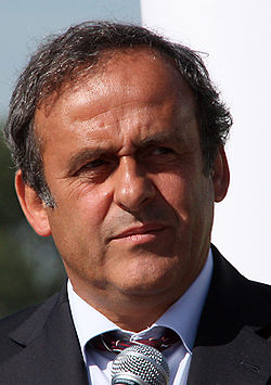 Michel Platini kun la ĉefministro Lionel Jospin la 25-an de novembro 1997