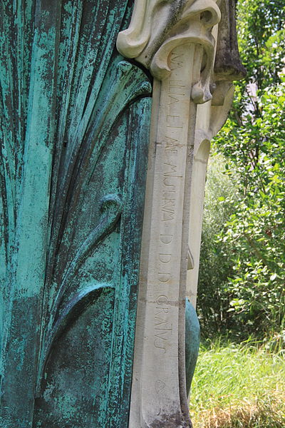 File:Monument funéraire de épouse de Jules Rais, détail 3.jpg