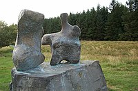 Two Piece Reclining Figure (kopie) van Henry Moore