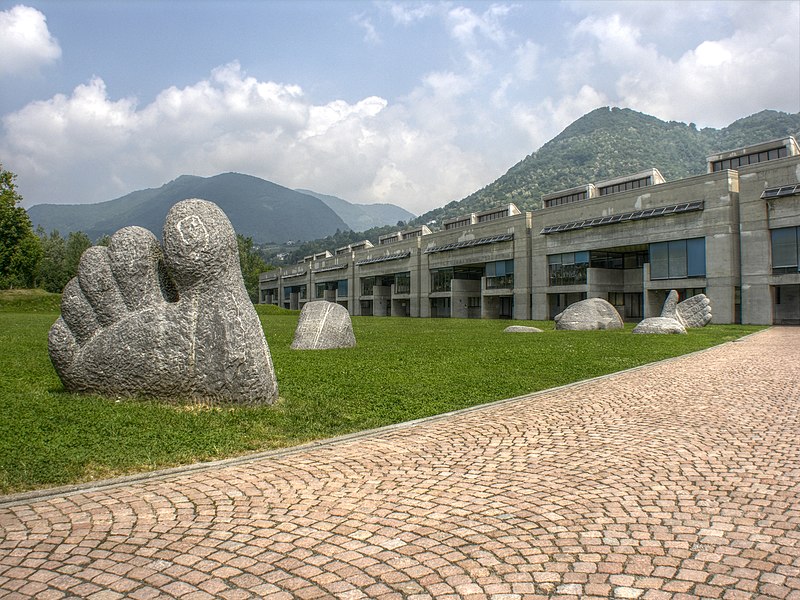 File:Morbio inferiore Scuola Media Scultura 2.jpg