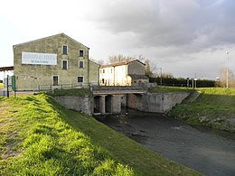 Mulino al Pizzon, exterior și canal Scortico (Pizzon, Fratta Polesine) 01.jpg