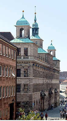 Nürnberg Rathaus Westfassade von NW.jpg