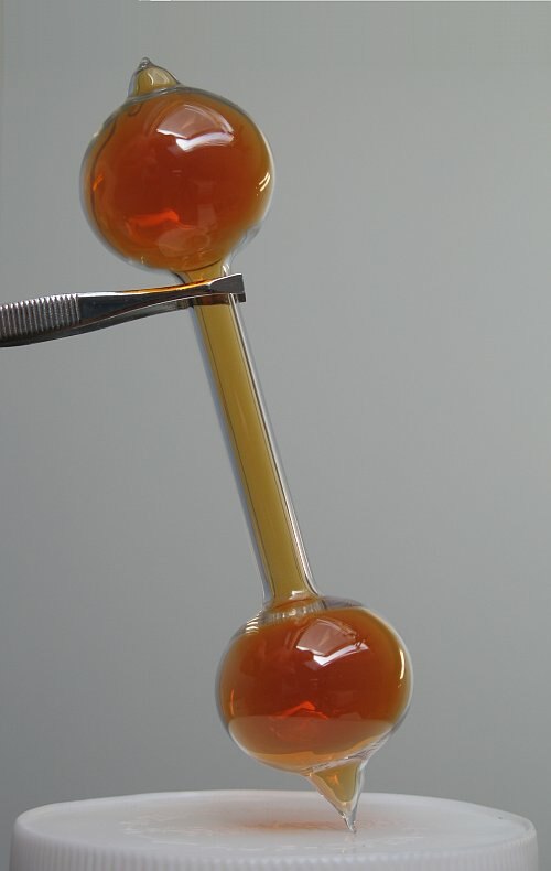 An ampule of nitrogen oxide vapor: brown nitrogen dioxide and colorless dinitrogen tetroxide, in equilibrium