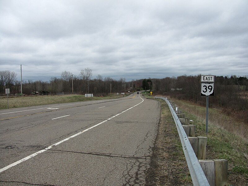 File:Ohio State Route 39 eastbound, Mansfield Ohio.jpg