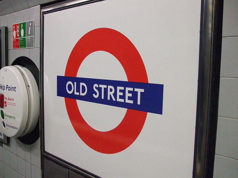 File:Old Street Northern roundel.JPG