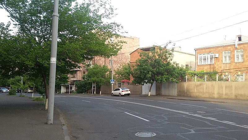 File:Orbeli street, Yerevan 09.jpg