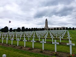 Beinhaus von Douaumont (Verdun, Frankreich 2013) (9124638286).jpg