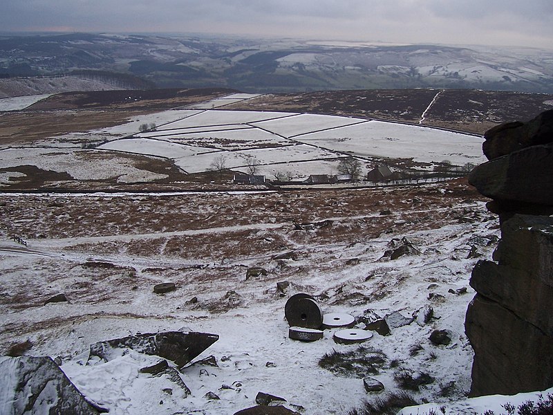 File:Overstones Farm - geograph.org.uk - 1726110.jpg