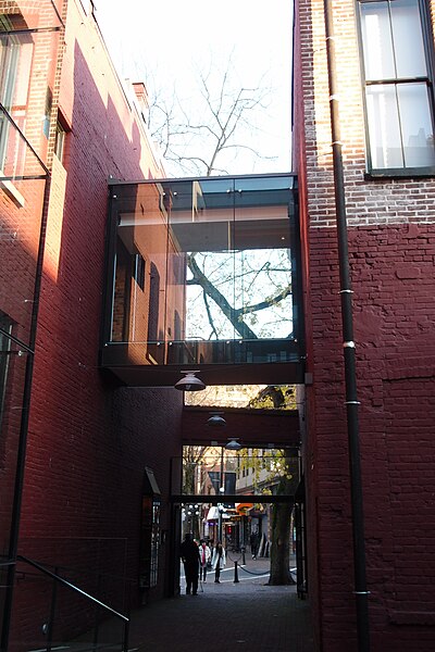 File:Painted Brick Alley.jpg