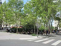 Le square de la Place-Pasdeloup et le panneau Histoire de Paris « Ville d'Angoulême » place Pasdeloup