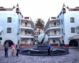 Pasaje Comercial along Avenida Presidente Masaryk in the Polanquito district of Polanco, built in 1938 in Colonial Californiano style Pasaje Comercial, Polanco.jpg