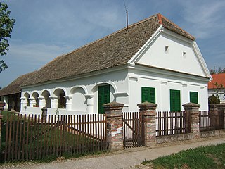 <span class="mw-page-title-main">Patapoklosi</span> Village in Baranya, Hungary