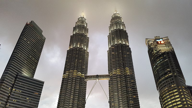 File:Petronas Twin Towers, Kuala Lumpur 3.jpg