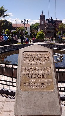 Placa conmemorativa de la Comisión de la Verdad y Reconciliación Nacional en Ayacucho.jpg