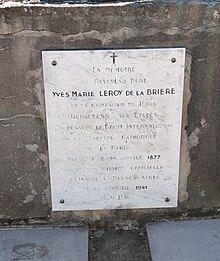 Plaque commémorative d'Yves Leroy de La Brière.jpg