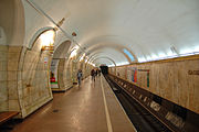 Посадкова платформа у напрямку станції «Олімпійська»
