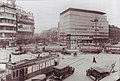 1932年のポツダム広場。ホテル・ベルビューの跡地にはエーリヒ・メンデルゾーンの設計した近代的な商業ビル、コロンブスハウス（Columbushaus）が建つ