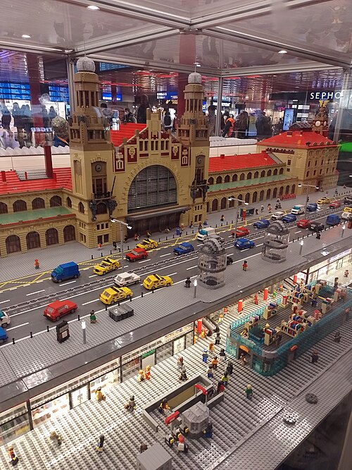 Praha hlavní nádraží, LEGO model 02.jpg